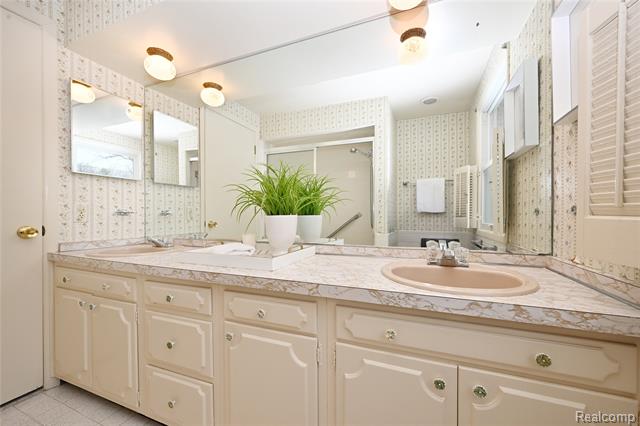 Builiding view twenty four for 488 Bryn Mawr, Birmingham, MI. 48009