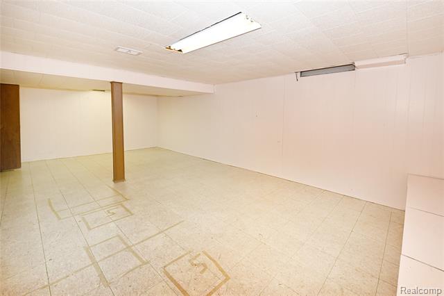 Builiding view twenty seven for 488 Bryn Mawr, Birmingham, MI. 48009