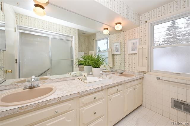 Builiding view twenty three for 488 Bryn Mawr, Birmingham, MI. 48009