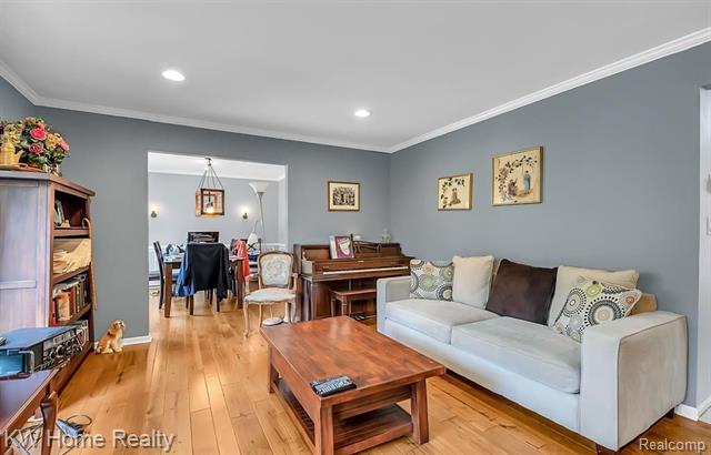 Builiding view six for 6572 Spruce, Bloomfield Hills, MI. 48301