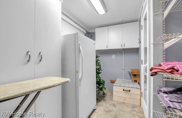 Builiding view twenty nine for 6572 Spruce, Bloomfield Hills, MI. 48301