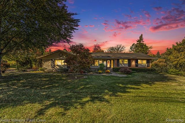 front view for 6720 Castle Dr, Bloomfield Hills, Mi. 48301