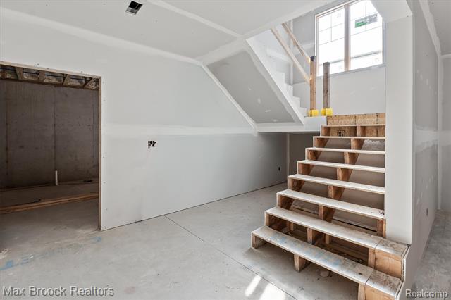 Builiding view fifty eight for 3627 Middlebury, Bloomfield Hills, MI. 48301