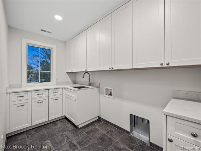 Builiding view fifty five for 3627 Middlebury, Bloomfield Hills, MI. 48301