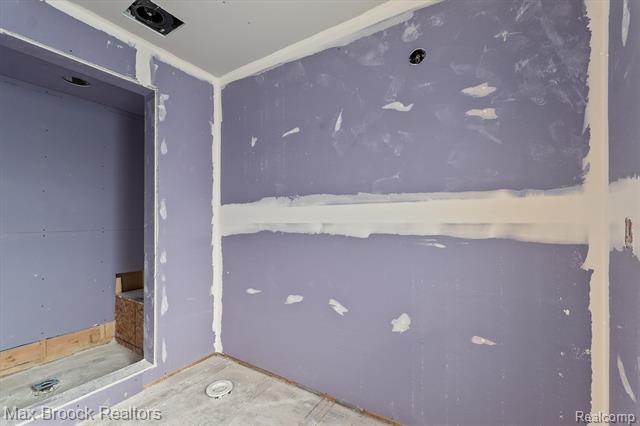 Builiding view fifty two for 3627 Middlebury, Bloomfield Hills, MI. 48301