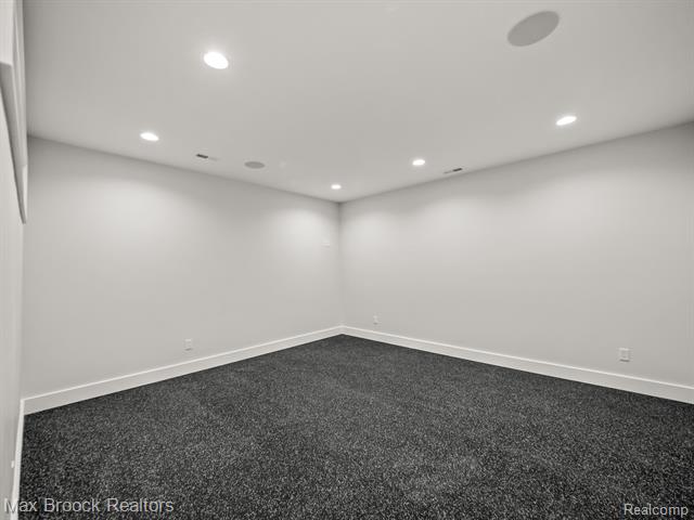 Builiding view sixty five for 3627 Middlebury, Bloomfield Hills, MI. 48301