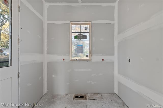 Builiding view thirty four for 3627 Middlebury, Bloomfield Hills, MI. 48301