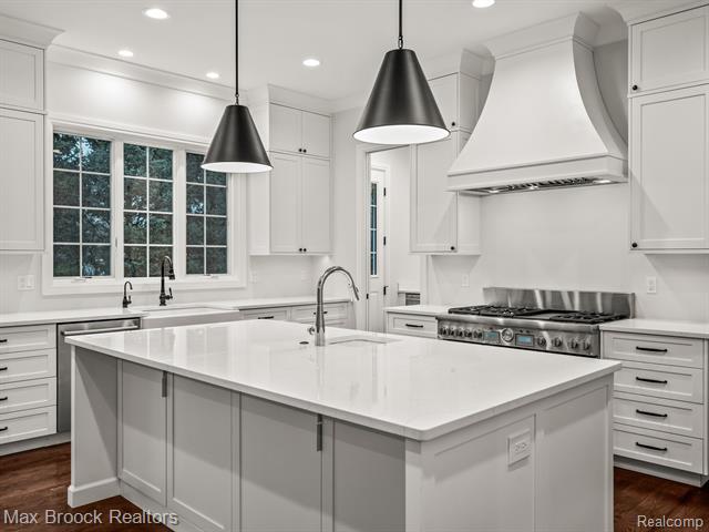 Builiding view thirty three for 3627 Middlebury, Bloomfield Hills, MI. 48301