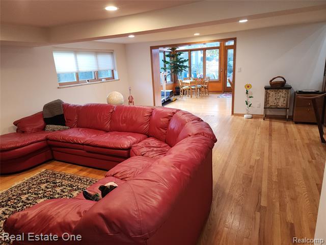 Builiding view nineteen for 6660 Woodbank, Bloomfield Hills, MI. 48301