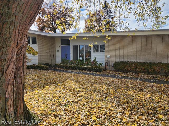 Builiding view one for 6660 Woodbank, Bloomfield Hills, MI. 48301