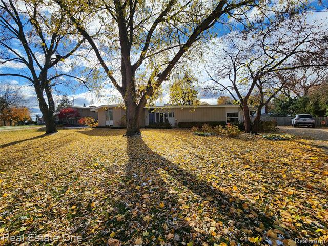 Builiding view thirty eight for 6660 Woodbank, Bloomfield Hills, MI. 48301