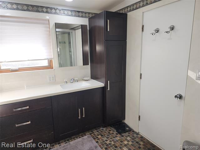 Builiding view twenty nine for 6660 Woodbank, Bloomfield Hills, MI. 48301