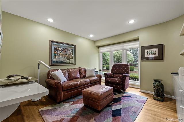 Builiding view eleven for 4771 Mada, West Bloomfield, MI. 48322