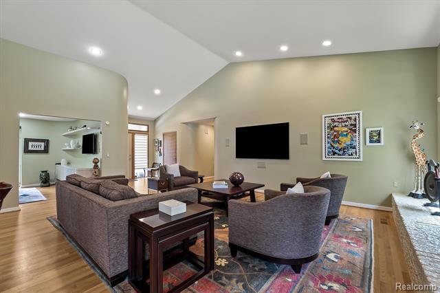 Builiding view five for 4771 Mada, West Bloomfield, MI. 48322