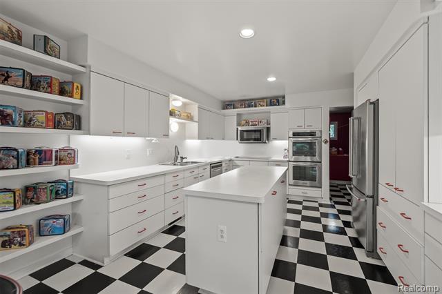 Builiding view seven for 4771 Mada, West Bloomfield, MI. 48322