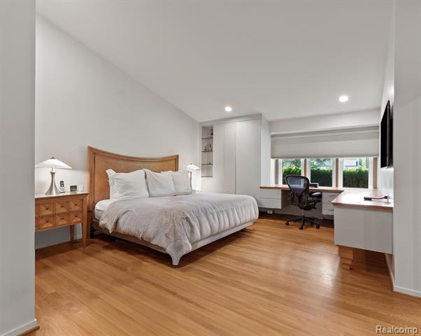Builiding view twelve for 4771 Mada, West Bloomfield, MI. 48322