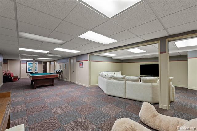 Builiding view twenty one for 4771 Mada, West Bloomfield, MI. 48322