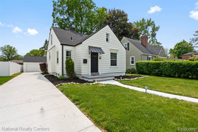 front view for 1420 Villa Rd, Birmingham, Mi. 48009
