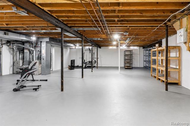 Builiding view fifty five for 4413 Pinehurst, West Bloomfield, MI. 48322