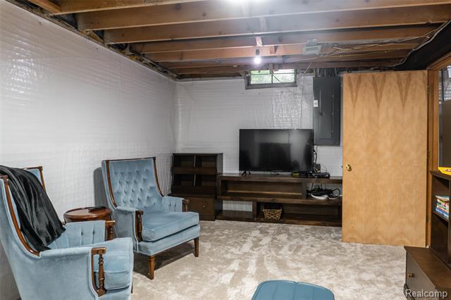 Builiding view fifty seven for 4413 Pinehurst, West Bloomfield, MI. 48322