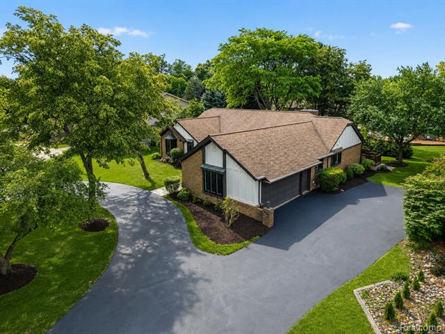 Builiding view five for 4413 Pinehurst, West Bloomfield, MI. 48322