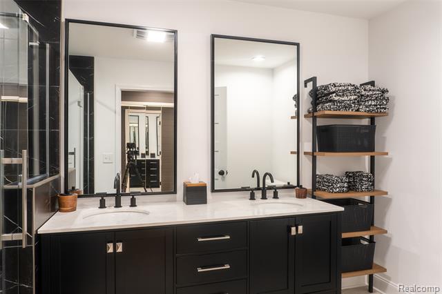 Builiding view forty eight for 4413 Pinehurst, West Bloomfield, MI. 48322