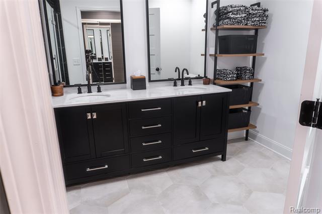 Builiding view forty seven for 4413 Pinehurst, West Bloomfield, MI. 48322