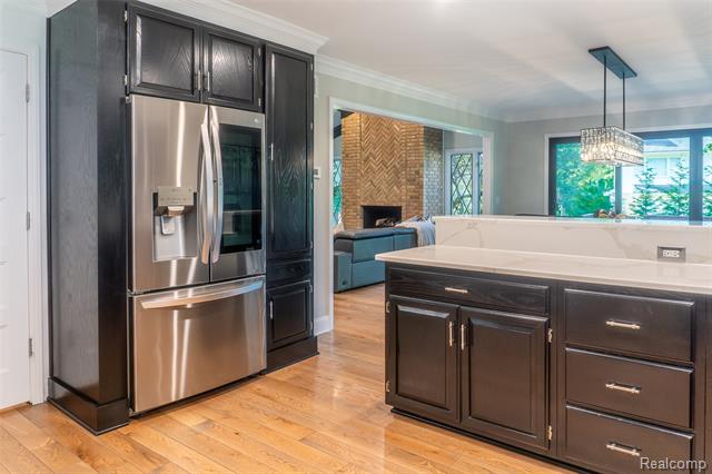 Builiding view seventeen for 4413 Pinehurst, West Bloomfield, MI. 48322