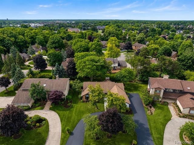 Builiding view seventy four for 4413 Pinehurst, West Bloomfield, MI. 48322