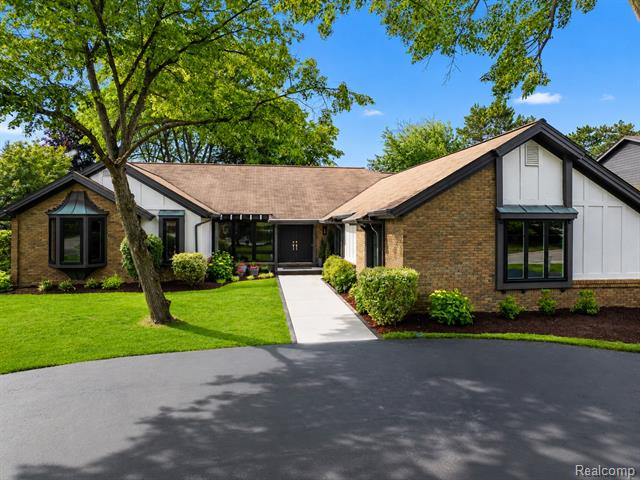 Builiding view six for 4413 Pinehurst, West Bloomfield, MI. 48322
