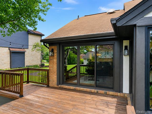 Builiding view sixty one for 4413 Pinehurst, West Bloomfield, MI. 48322