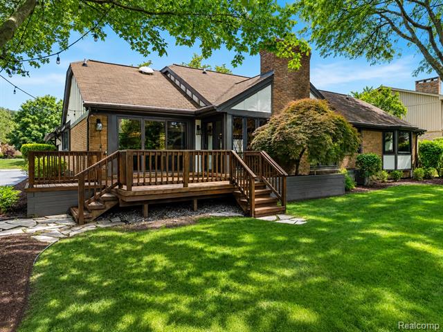 Builiding view sixty two for 4413 Pinehurst, West Bloomfield, MI. 48322
