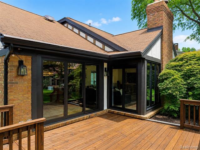 Builiding view sixty for 4413 Pinehurst, West Bloomfield, MI. 48322