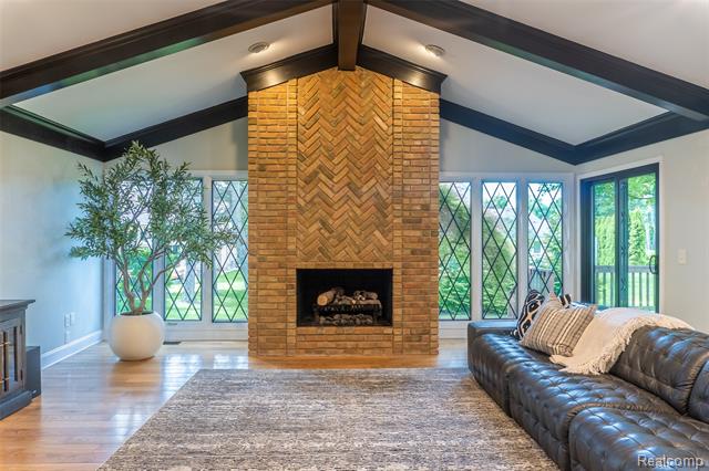 Builiding view twenty eight for 4413 Pinehurst, West Bloomfield, MI. 48322