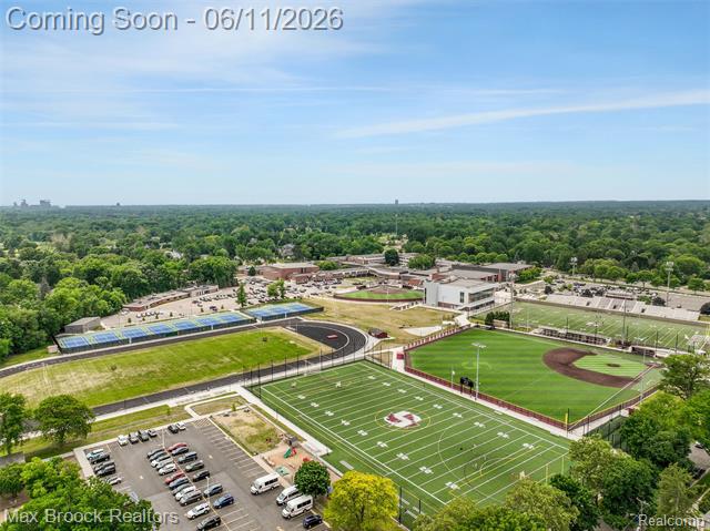 Builiding view fifty one for 385 Golfview, Birmingham, MI. 48009