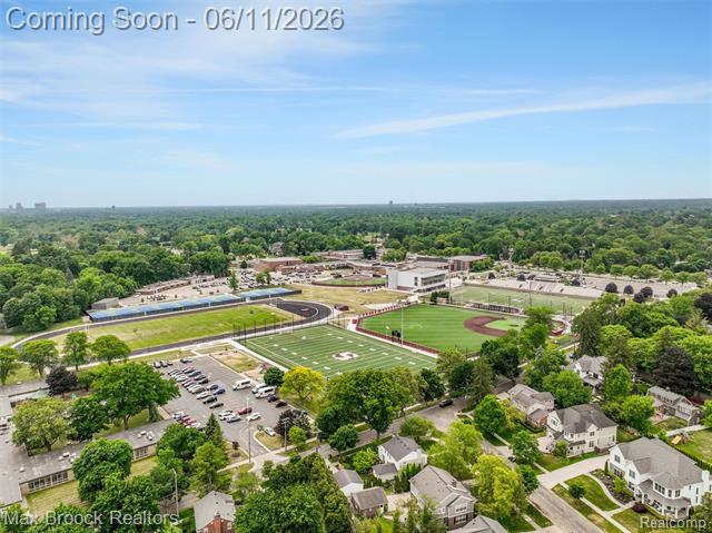 Builiding view fifty for 385 Golfview, Birmingham, MI. 48009