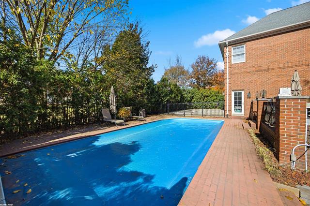 Builiding view sixty for 6580 Red Maple, Bloomfield Hills, MI. 48301