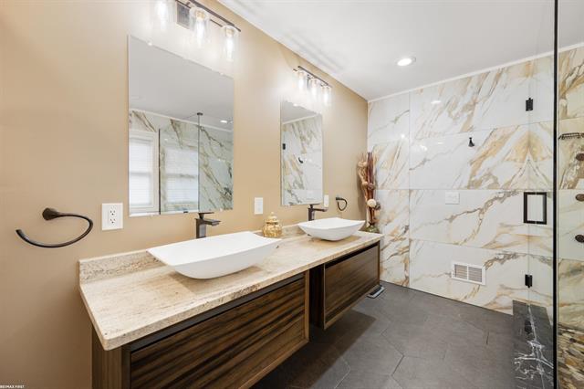 Builiding view thirty eight for 6580 Red Maple, Bloomfield Hills, MI. 48301