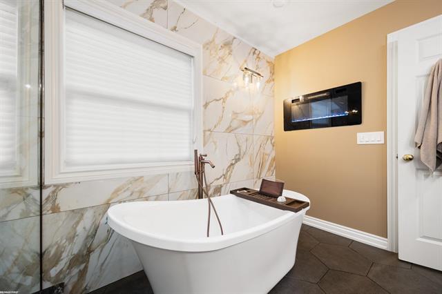 Builiding view thirty nine for 6580 Red Maple, Bloomfield Hills, MI. 48301