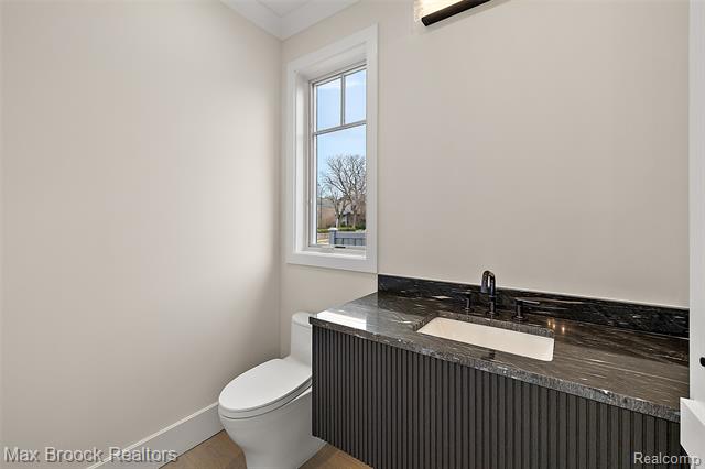 Builiding view fourteen for 535 Henrietta, Birmingham, MI. 48009