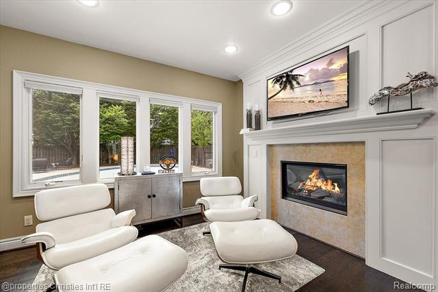 Builiding view twelve for 352 S Glenhurst, Birmingham, MI. 48009