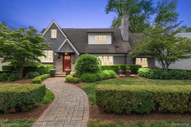 front view for 352 S Glenhurst Dr, Birmingham, Mi. 48009