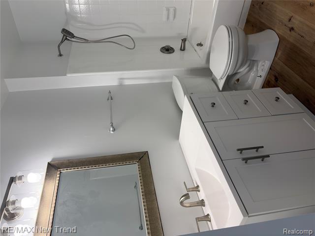 Builiding view nineteen for 6200 Andrea, West Bloomfield, MI. 48322