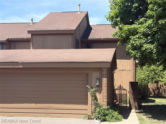 front view for 6200 Andrea Ln, West Bloomfield, Mi. 48322