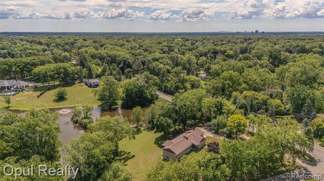 Builiding view eighty five for 6455 Norham, Bloomfield Hills, MI. 48301