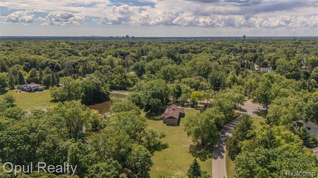 Builiding view eighty four for 6455 Norham, Bloomfield Hills, MI. 48301