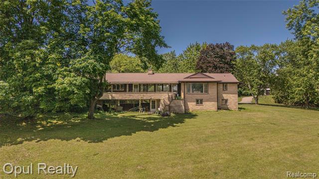 Builiding view eighty one for 6455 Norham, Bloomfield Hills, MI. 48301