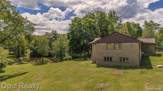 Builiding view eighty three for 6455 Norham, Bloomfield Hills, MI. 48301