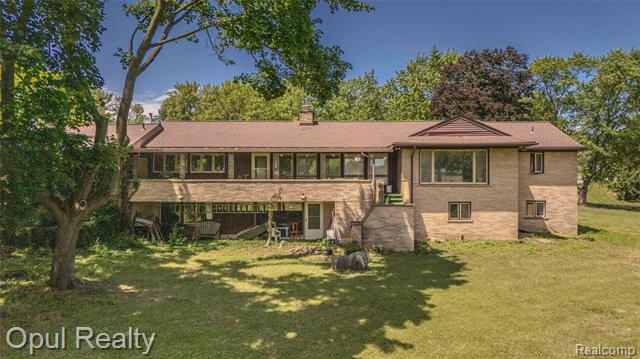 Builiding view eighty two for 6455 Norham, Bloomfield Hills, MI. 48301