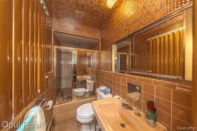Builiding view fifty six for 6455 Norham, Bloomfield Hills, MI. 48301